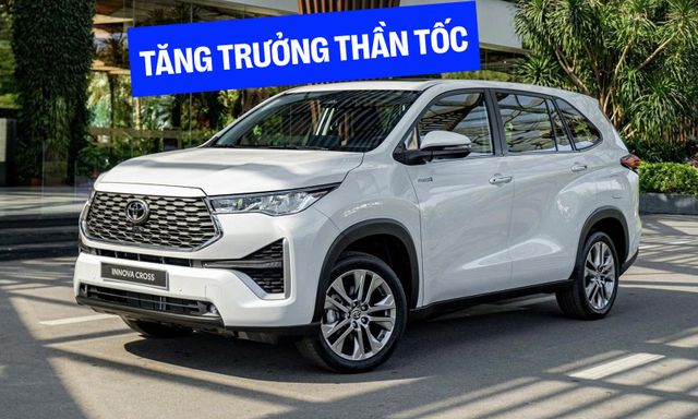Toyota Innova Cross quay trở lại ngôi vua xe hybrid với mức tăng kỷ lục, Suzuki XL7 bất ngờ mất hút
