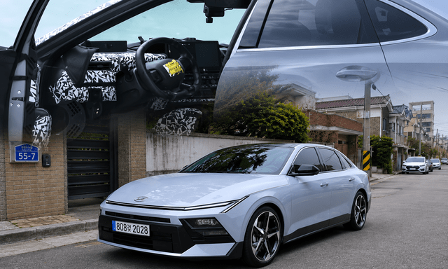Hyundai Elantra đời mới lần đầu lộ nội thất khác biệt hoàn toàn: 2 màn hình đặt nổi cỡ lớn, bớt nhiều chi tiết rườm rà
