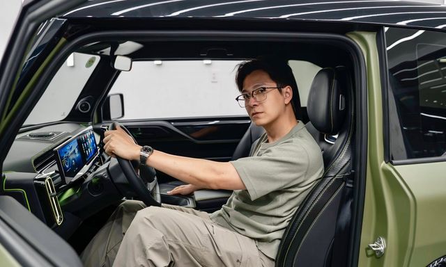 VinFast VF 3 của Ngô Kiến Huy độ chiến như Jeep thu nhỏ: Màu quân đội, lốp béo, ghế thể thao, thêm màn hình kép long lanh