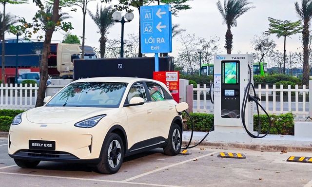 Xe điện ‘non-VinFast’ giờ nhẹ đầu hơn: VETC đã kết nối 7 đơn vị, 350 trụ sạc chỉ sau 2 tháng