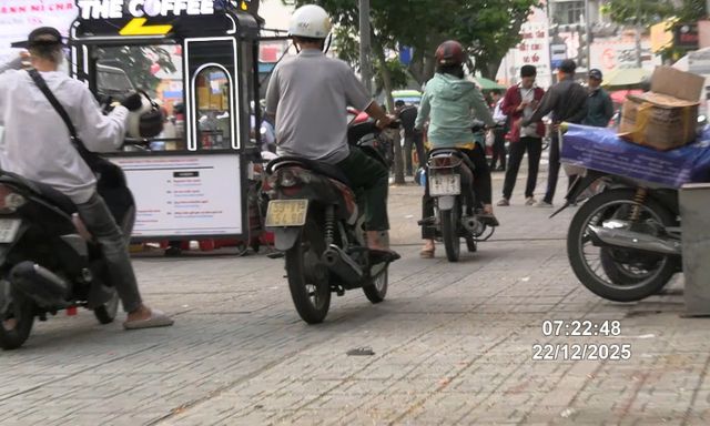 107 xe máy đi trên vỉa hè có biển số sau nhanh chóng nộp phạt nguội theo Nghị định 168