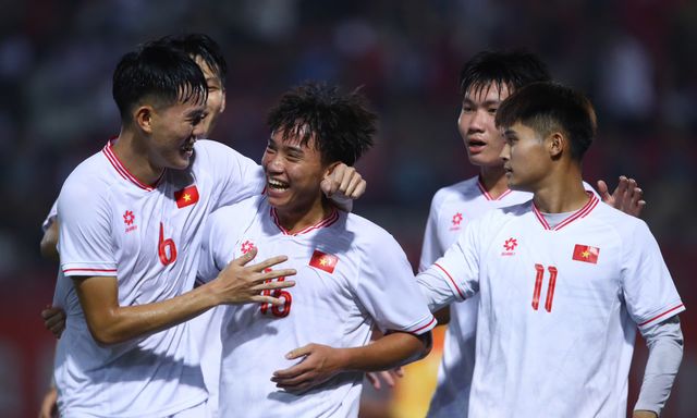  TRỰC TIẾP U20 Việt Nam 1-0 U20 Guam: U20 Việt Nam tấn công dồn dập, liên tục 