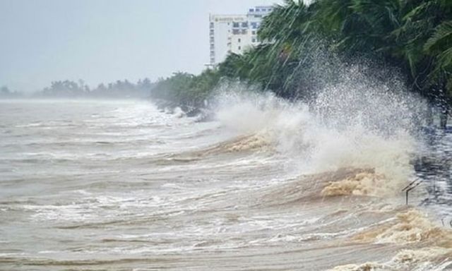 Tin bão khẩn cấp - cơn bão số 6: Bão giật cấp 14, hàng loạt tỉnh thành mưa xối xả từ đêm nay