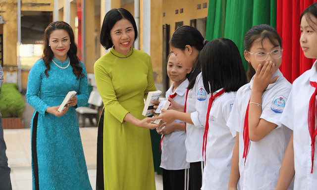 Ngày hội tặng sách ở 