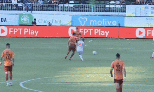 HAGL dọa kiện trọng tài V.League, phản ứng ồn ào trên mạng xã hội, cãi nhau tay đôi với CĐV
