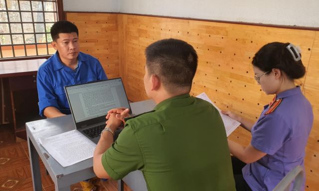 Bắt tạm giam một nguyên Phó Chủ tịch UBND xã vì hành vi lừa đảo