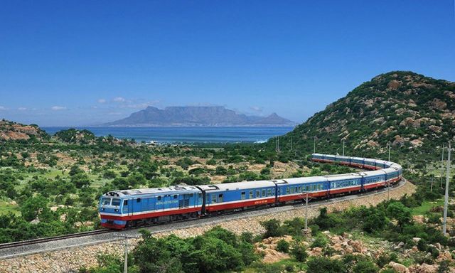 Chuyến tàu chạy 300km vừa nâng cấp thành chất lượng cao: Vé rẻ ngang xe khách mà được nhận xét 