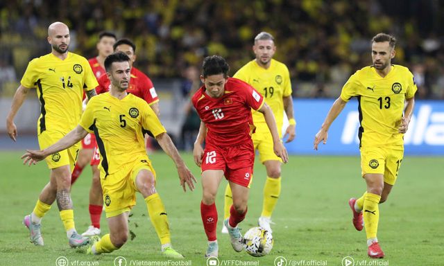 Tuyển Malaysia bất ngờ 