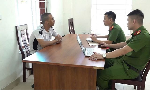 Tạm giữ hình sự đối tượng tự xưng công an rồi chiếm đoạt tài sản
