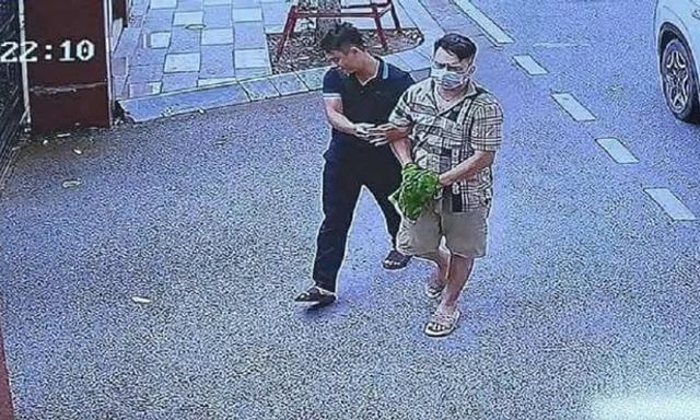 Bắt một 