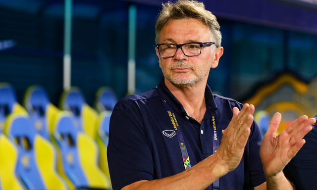 HLV Kim Sang-sik sẽ vô địch giải Đông Nam Á nhờ “món quà” từ ông Troussier?