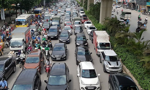 Không chỉ xe máy, hàng triệu ô tô cũng sẽ khó vào 2 khu vực này của Hà Nội chỉ sau 3 năm nữa