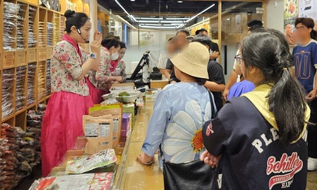 Khách Việt đến điểm tham quan khi du lịch Trung Quốc, nhận xét: 