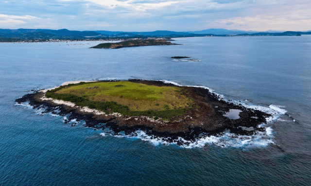 Phát hiện hòn đảo hoang sơ giữa biển miền Trung: Không có nhà dân, cảnh thay đổi theo mùa