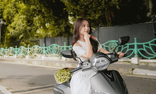 Xe máy điện VinFast giảm giá hơn 6 triệu đồng: Người Ý thiết kế, cốp to hơn Vision, bảo hành pin 8 năm