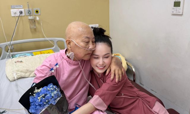 Vợ Tuấn Hưng kể đêm cuối trước khi mẹ chồng mất, nghẹn ngào khi mẹ bảo 