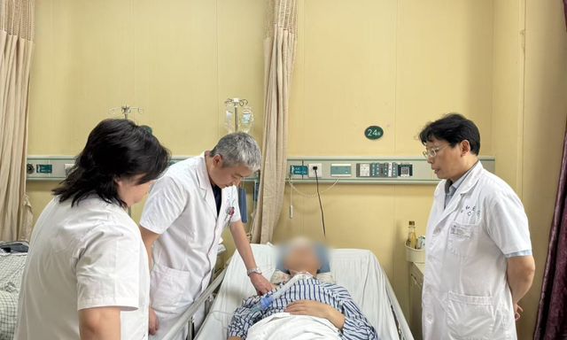 Người đàn ông 42 tuổi bất ngờ bị đột quỵ dù không hút thuốc, uống rượu: Bác sĩ nói 