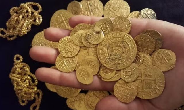 Đào hồ bơi ở vườn, người đàn ông phát hiện kho báu vàng trị giá 21 tỷ đồng: Chính quyền lập tức vào cuộc