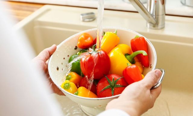 3 cách hiệu quả nhất để rửa sạch thuốc trừ sâu khỏi rau quả