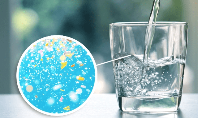 Đừng đun nước kiểu này, một cốc nước có thể chứa tới 3 tỷ hạt vi nhựa