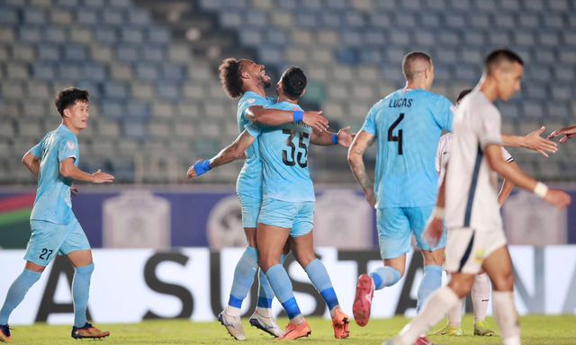 Xuân Son lập hat-trick, fan Malaysia: 