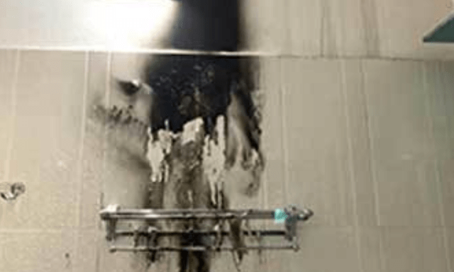 Đèn sưởi nhà tắm bất ngờ phát nổ: Cận cảnh hiện trường khiến nhiều người hoang mang
