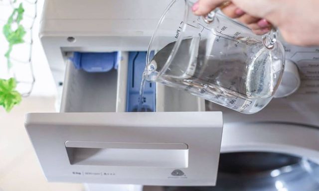 Cho giấm vào máy giặt có tác dụng gì?