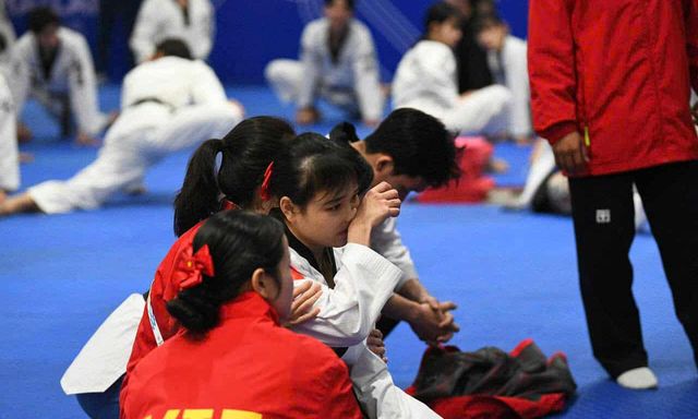 Tuyển Việt Nam kiện trọng tài vì cho rằng bị xử ép, hồi hộp chờ tấm HCV đầu tiên