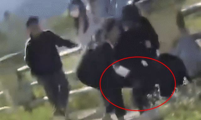 Nữ sinh lớp 10 bị đánh hội đồng: Nhóm đánh bạn học lớp 8, hé lộ nguồn cơn