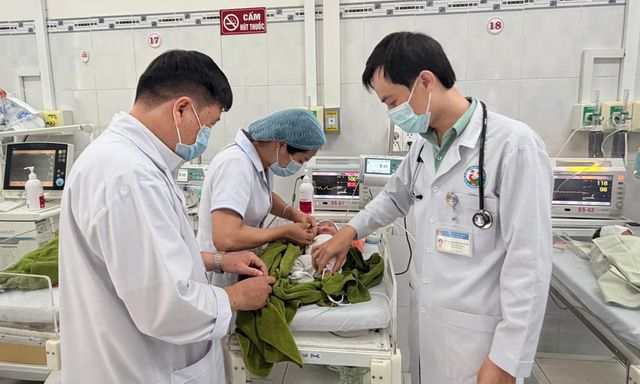 Bé sơ sinh bị vùi trong vườn cao su: Phát hiện kỳ diệu khi thấy chú chó dùng chân cào dưới đất