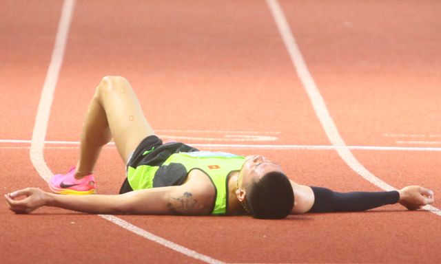 SEA Games 33: VĐV Việt Nam ngã quỵ khi về đích, nhận kết quả cay đắng ở nội dung sở trường