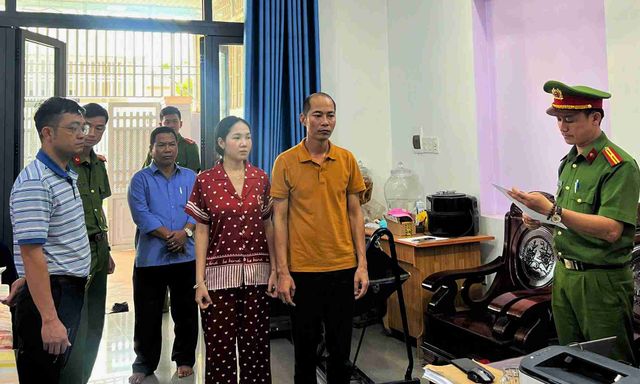 Khám xét phòng khám nha khoa, bắt 