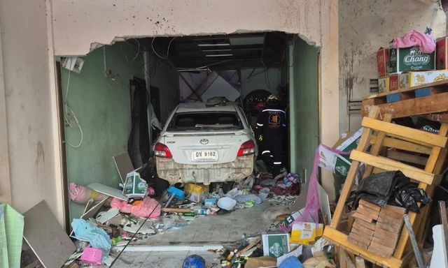 Vợ gặp tai nạn hi hữu khi đang ngồi trong nhà vệ sinh, chồng chạy ra hãi hùng với cảnh tượng trước mắt