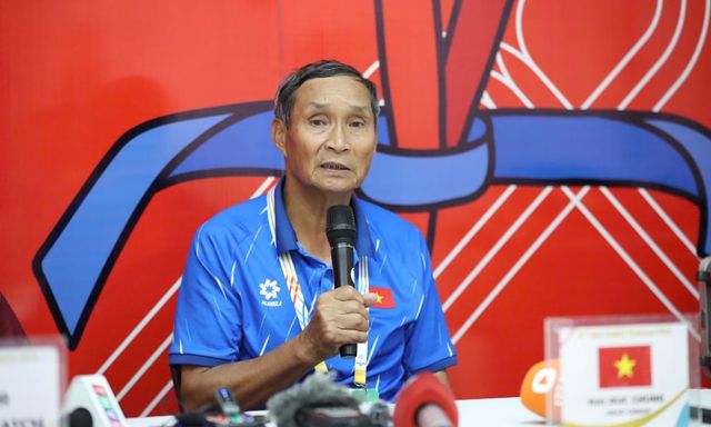 HLV Mai Đức Chung hé lộ bí quyết hạ Indonesia, “tuyên chiến” đối thủ trước chung kết SEA Games