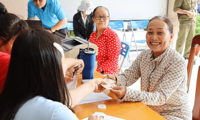 Những người dân nào sẽ nhận được các khoản tiền từ 1 đến 2 triệu đồng dịp Tết Nguyên đán tới đây?