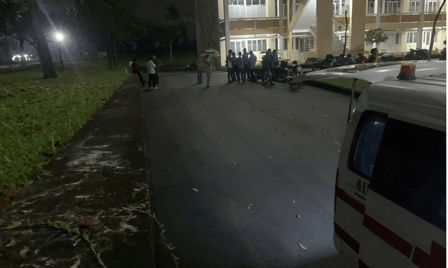 Nam sinh viên nghi nhảy lầu trong trường đại học ở TPHCM: Người thân nói về biểu hiện trước đó 