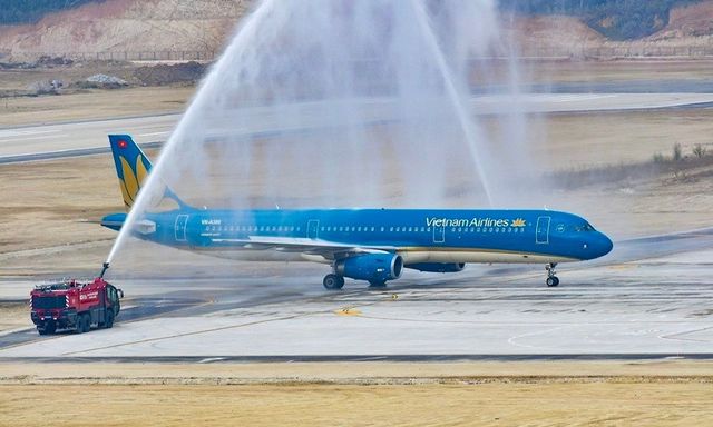 Thời khắc lịch sử: Siêu máy bay vừa 'xông đất' sân bay 16 tỷ USD của Việt Nam