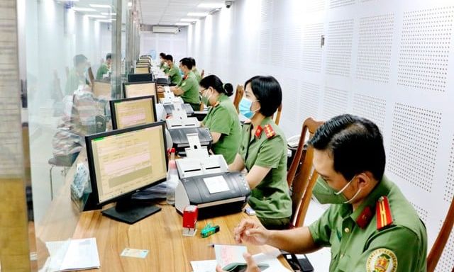 Hàng loạt mức phạt mới liên quan đến vấn đề xuất nhập cảnh của tất cả người dân từ ngày 15/12