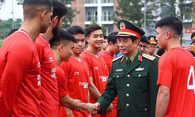 Đại tướng Phan Văn Giang, Bộ trưởng Bộ Quốc Phòng gặp mặt, động viên CLB Thể Công – Viettel