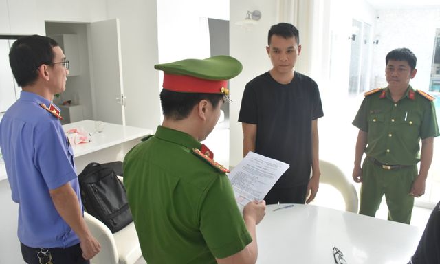 Triệt phá đường dây lừa đảo hơn 2.000 tỷ đồng, bắt và khám nhà 