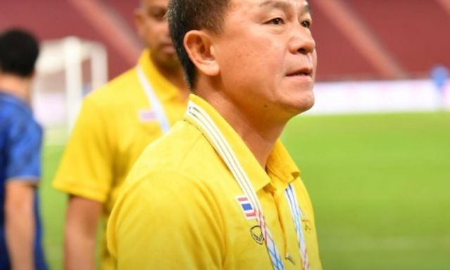 Rộ tin HLV Thái Lan bị sa thải sau trận thua, bạn của HLV Kim Sang-sik lên thay thế