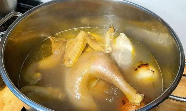 Bước làm thịt gà tưởng là sạch nhưng hoá ra ngược lại: Chuyên gia từ Mỹ đến Việt đều khuyên bỏ ngay