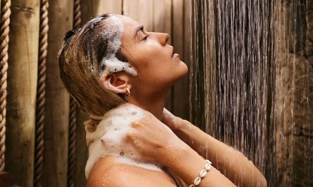 Vì sao nên tắm trong ánh đèn mờ?