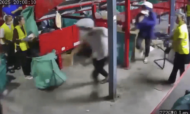 Hình ảnh từ camera vụ 3 đối tượng lao vào công ty cũ đâm gục tổ truỏng: Hé lộ nguồn cơn