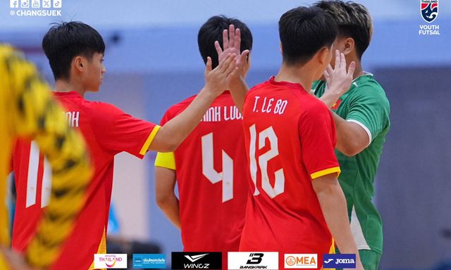 Tuyển Việt Nam hạ đối thủ 18-0, chiếm ngôi đầu bảng của Thái Lan, giành vé vào bán kết