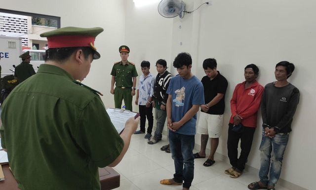 Bắt Đặng Hoàng Đình và 5 người trong vụ án đặc biệt nghiêm trọng: Đào xác heo chết đem bán