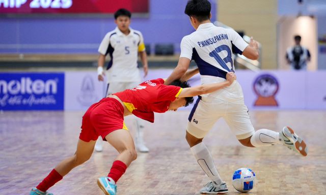 Tuyển Việt Nam đại bại trước Thái Lan, dễ trắng tay ở giải Đông Nam Á