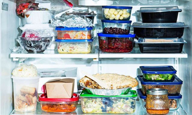 Sai lầm khi cất thực phẩm khiến tủ lạnh nhanh hôi, dễ nhiễm khuẩn