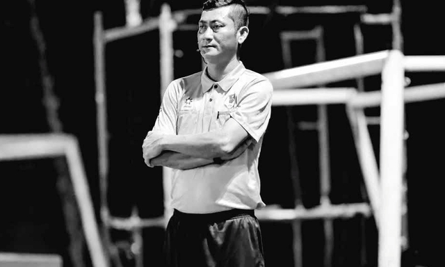 Trọng tài Việt Nam đột quỵ trên sân bóng, qua đời sau cơn đau ngực