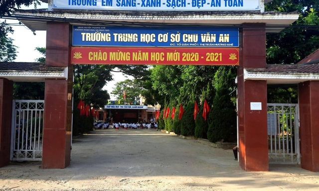 Nữ sinh lớp 8 tố bị thầy giáo sàm sỡ, phụ huynh bức xúc tấn công thầy: Hé lộ nội dung tường trình